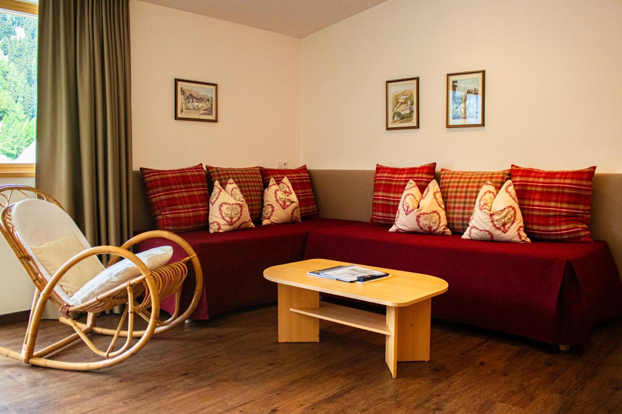 Garni Apparthotel St Valentin Сан-Валентіно-Алла-Мута Екстер'єр фото