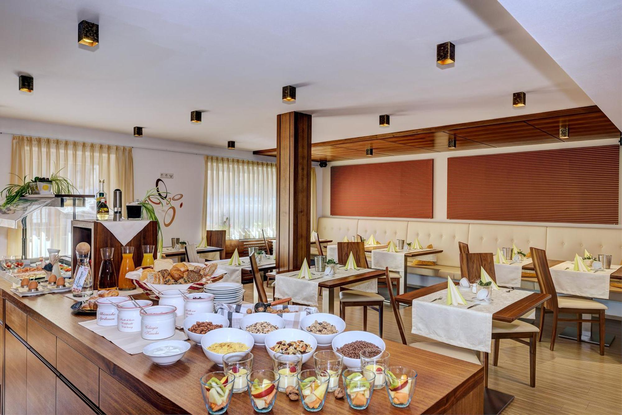 Garni Apparthotel St Valentin Сан-Валентіно-Алла-Мута Екстер'єр фото